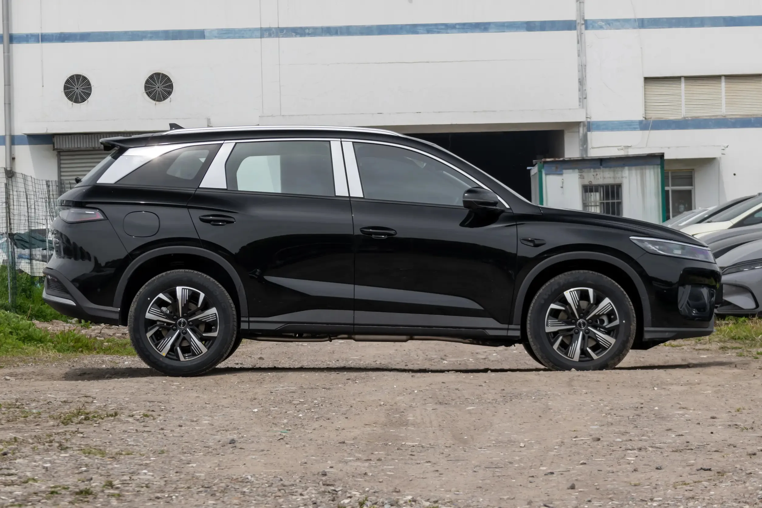BYD Sealion 05 side view